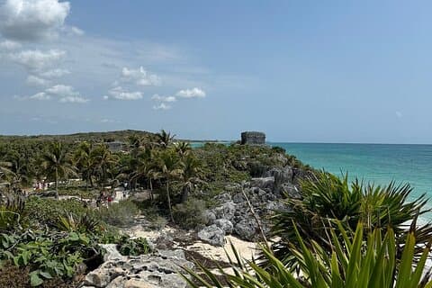 Découvrez les ruines mystiques de Tulum avec un guide fédéral certifié