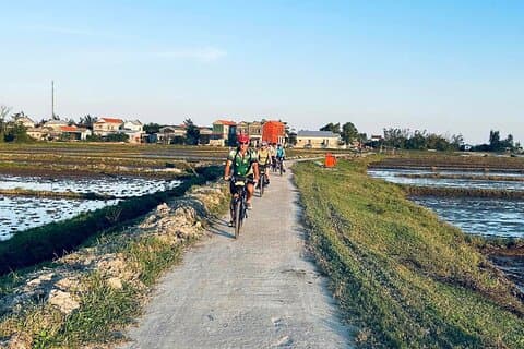 Tour in bici di 4 giorni da Hue a Hoi An Ancient Town tra cui My Son Sanctuary