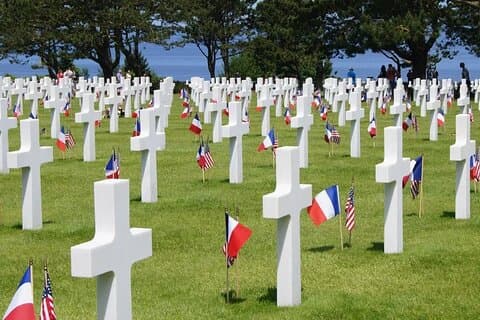 Normandy D-Day Landing Beaches Guided Tour from Paris by minivan