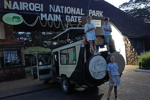 Halvdags guidet tur i Nairobi National Park med 4 * 4 køretøj