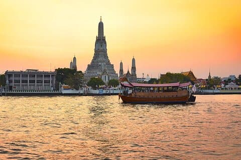 Restauranter i nærheten av Bangkok Manohra Cruise Sunset Dining on Chao Phraya River