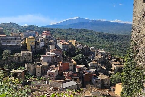 Castiglione, dégustation de vins et de ricotta avec les gorges d'Alcantara
