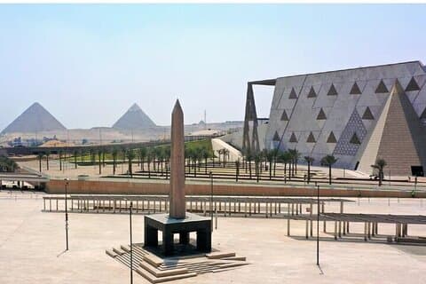Le Caire au départ de Charm par vol avec pyramides et musée