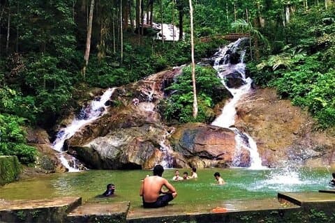 Kanching Waterfall Hot Spring und Kuala Selangor Firefly Tour