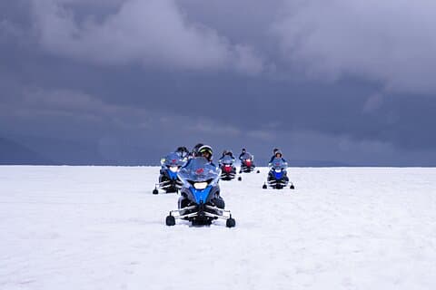 Excursão privada ao Golden Circle e aventura em snowmobiling