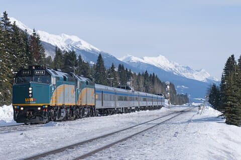 6-Day Vancouver to Calgary Bus & Rail Tour with Banff & Jasper