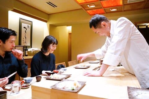 東京寿司ツアー: 寿司の伝統と食事のマナーを探る