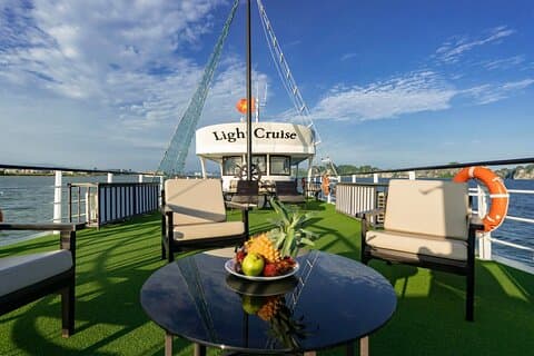 Croisière légère Halong Journée Deluxe en petit groupe