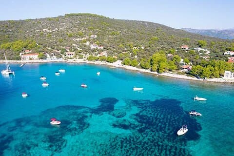 Passeio de lancha rápida de meio dia para a ilha Solta e Lagoa Azul saindo de Trogir