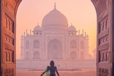 Taj Mahal same day luxurious Tour by Superfast Train from Delhi