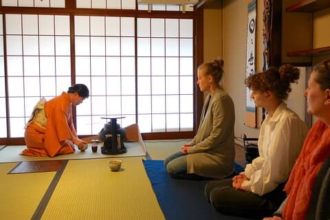 Expérience de cérémonie du thé dans une maison de ville traditionnelle de Kyoto