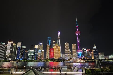 Visite à pied en soirée au Bund