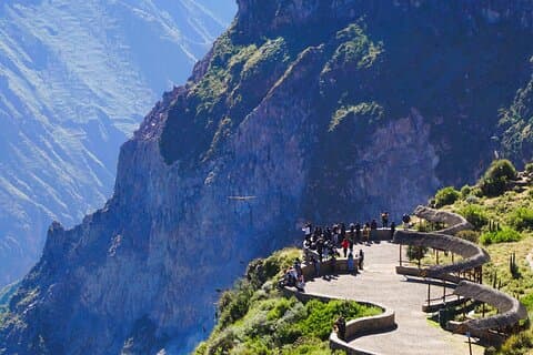 Colca Canyon 2-dagers tur med lodge opphold og transfer til Puno