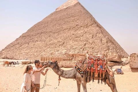 Excursão de um dia às Pirâmides de Giza, Monumentos Sakkara e Serapeum