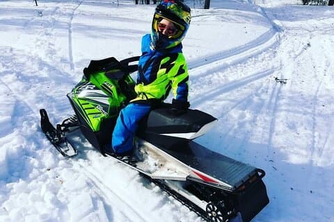 Lapland Winter Park Skoternöje för barn i Rovaniemi