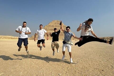 Excursão privada às Pirâmides de Giza Memphis Saqqara com almoço