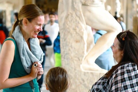 Paris: Louvre Museum Private Tour with Pick up from Hotel