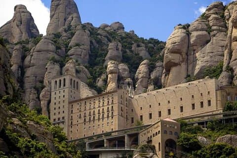 Montserrat Day Trip Scenic Cog Wheel Train fra Barcelona + E-bok