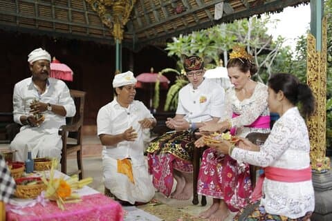 Fête de couple ou de famille balinaise avec guide multilingue