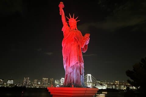 Tour privato di Tokyo in auto di lusso con targa verde con Guida