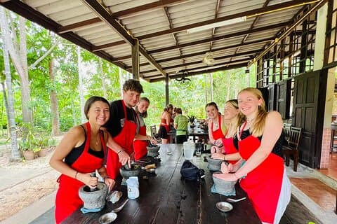 Cours de cuisine thaïlandaise d'une demi-journée à Chiang Mai avec marché et ferme