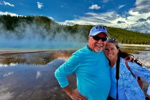 Yellowstone 55 + voksne kun minibus tur fra West Yellowstone!