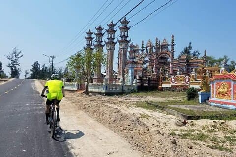 Hue Cycling Tour Ponte di Thanh Toan Una città fantasma del villaggio di Bang
