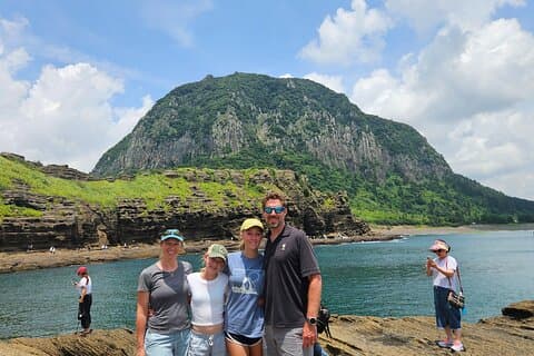 Jeju West Small Group Tour with Lunch and Tangerine Picking