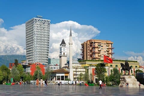 TIRANA Walking Tour: Upptäck den ständigt föränderliga huvudstaden