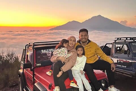 Excursión en jeep al Monte Batur + paseo en lava negra con viaje al amanecer