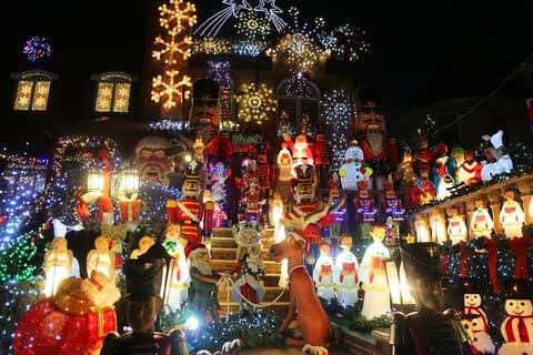タイムズスクエア発ダイカーハイツ・クリスマス・ライツ・ツアー