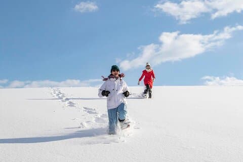 Private Scenic Hills Snowshoeing in Biei