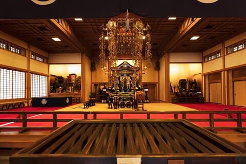 Tour a piedi del tempio di Zojo-ji a Tokyo