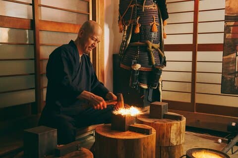 Autentisk knivtillverkningsupplevelse hos en smed i Kyoto