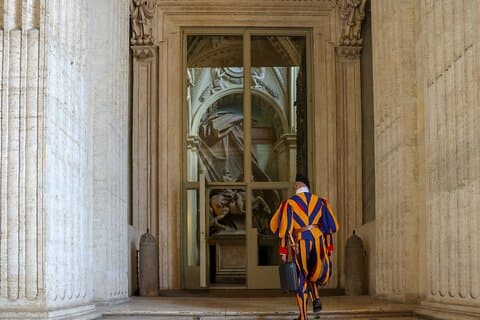 Rome : Visite de la basilique Saint-Pierre, de La Pietà et des tombeaux pontificaux