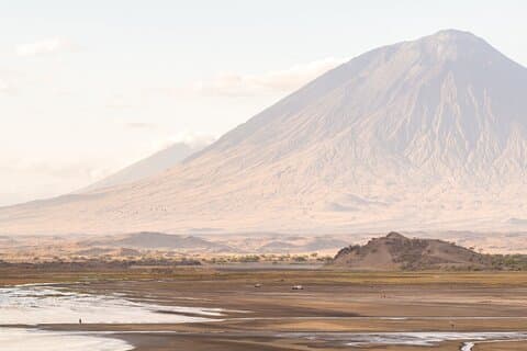 Excursión de 2 días al Lago Natron con Ol Doinyo Lengai Caminata