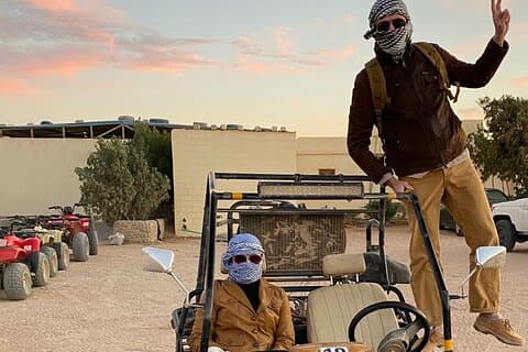Esperienza Safari nel Deserto di un'intera giornata con barbecue e spettacolo beduino