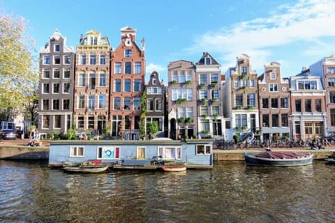 History & culture tour in Amsterdam with a local