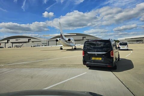 プライベートリムジンでガトウィック空港をロンドンのホテルまで送迎