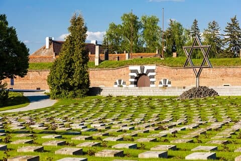 Bustour naar Terezín vanuit Praag