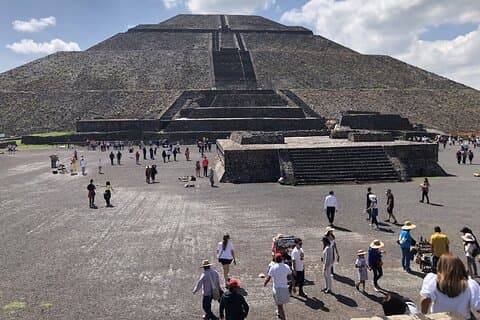 Privat tur: Teotihuacan-pyramiderne og Guadalupe-helligdommen med frokost