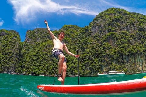 Tour di un giorno delle isole Phi Phi e dell'isola di Khai da Phuket in motoscafo