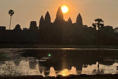 Small-Group Explore Angkor Wat Sunrise With Breakfast