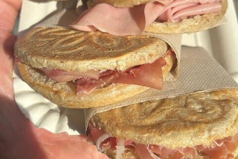 Passeio gastronômico por Bolonha: experimente os sabores clássicos da cidade com os moradores locais