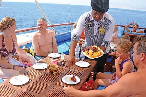 Pirates Boat Snorkeling Havtur med frokost - Sharm El Sheikh