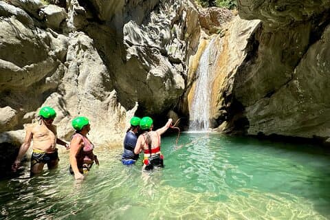 Rikavac Canyoning Adventure: Spændende vandverden i bar
