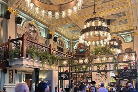 A guided group tour of the heritage pubs of the City of London
