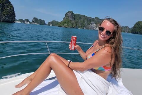 2 uur durende schilderachtige Halong Bay-reis per luxe privéjacht