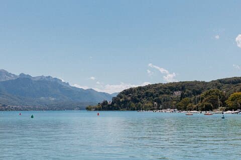 Privé dagtocht Pérouges & Annecy met proeverij vanuit Lyon