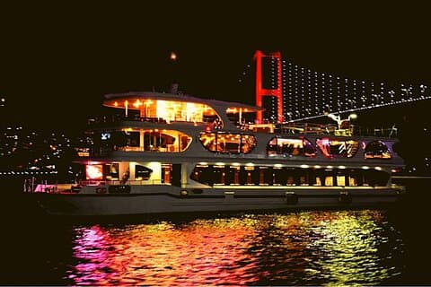 Istanbul Boshphorus Cruise Diner met Dansshow